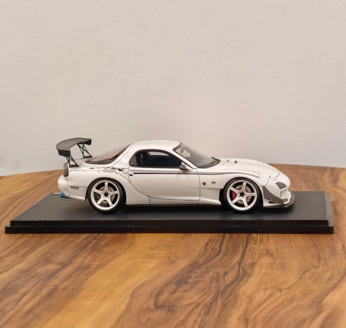 Mazda RX -7 FD3S White 1:18 - Image 3