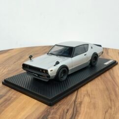 Nissan Skyline 2000 GT-R 1:18 Silver