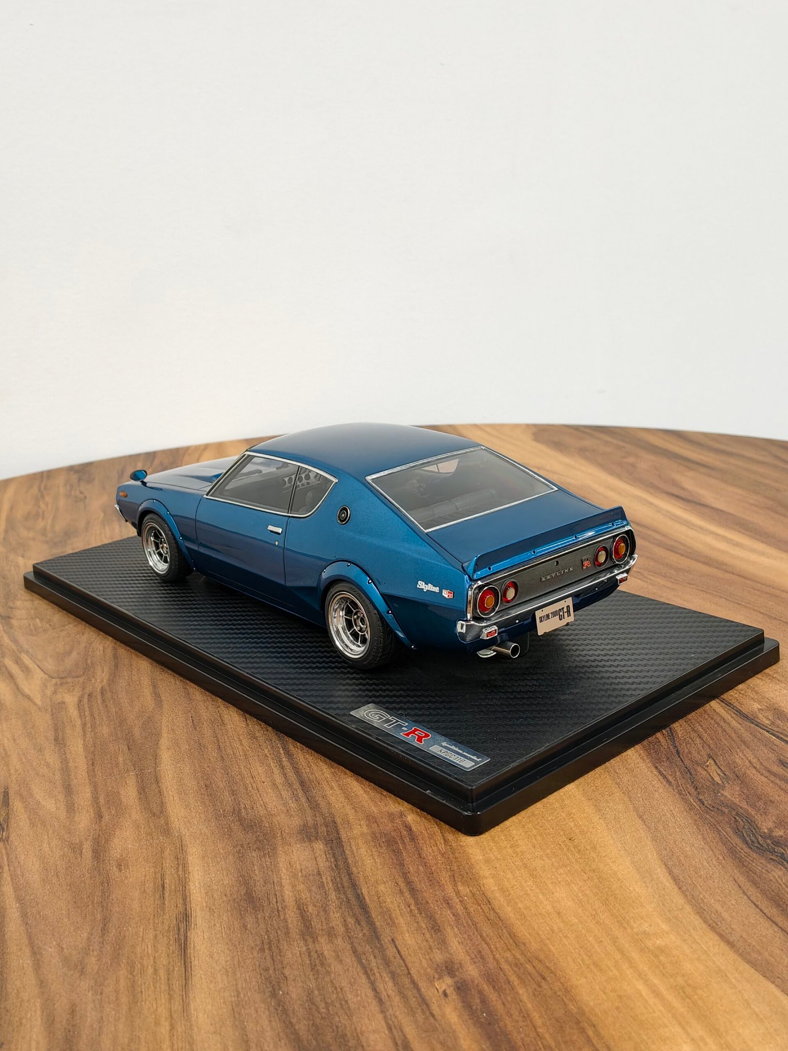 Nissan Skyline 2000 GT-R 1:18 Blue - Image 4