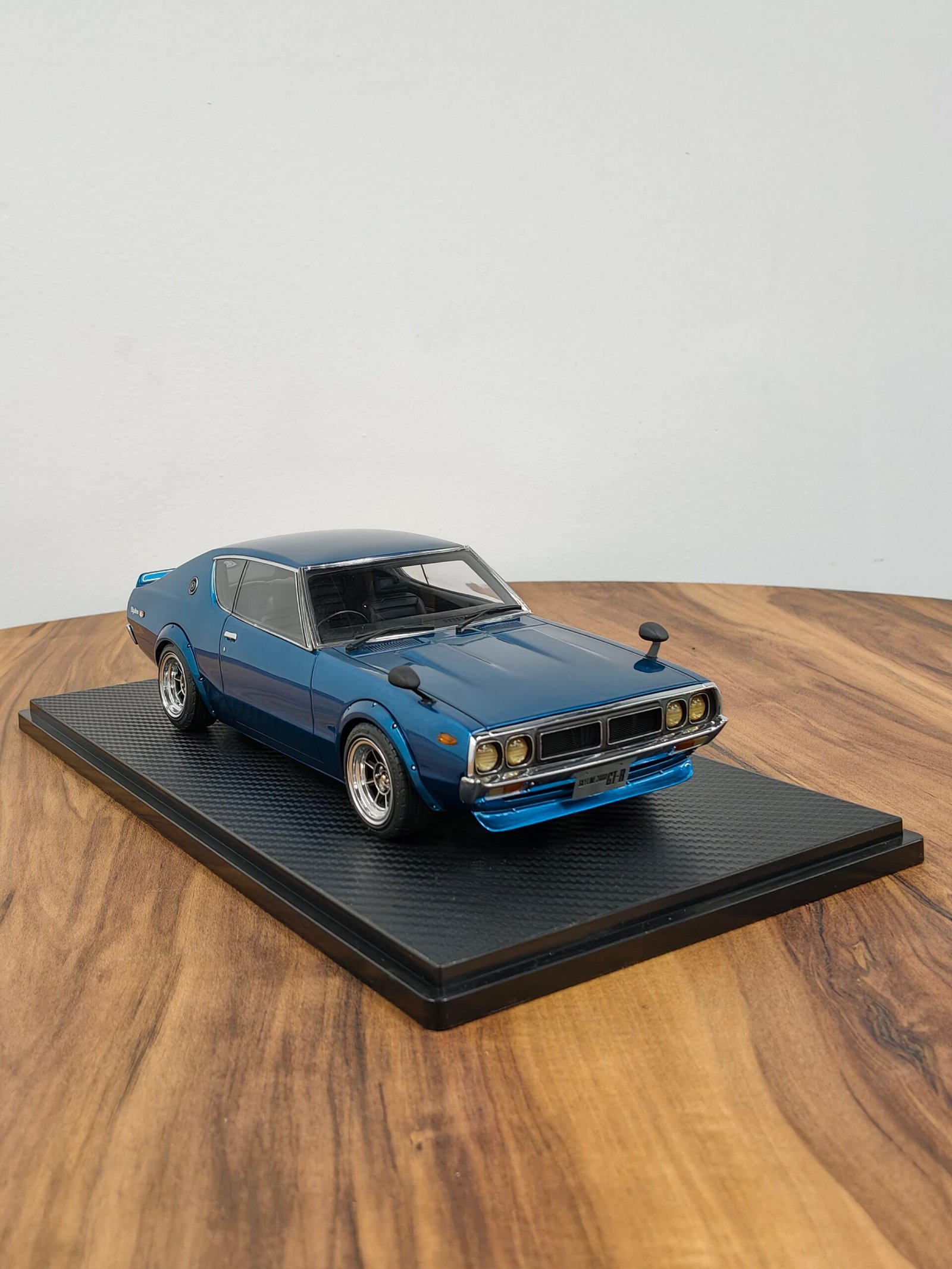 Nissan Skyline 2000 GT-R 1:18 Blue - Image 2