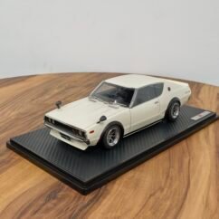 Nissan Skyline 2000 GT-ES 1:18 White
