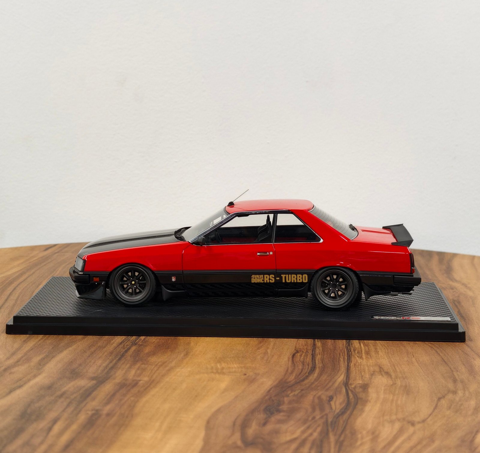 Nissan Skyline 2000 RS Turbo (R30) 1:18 Red - Image 3