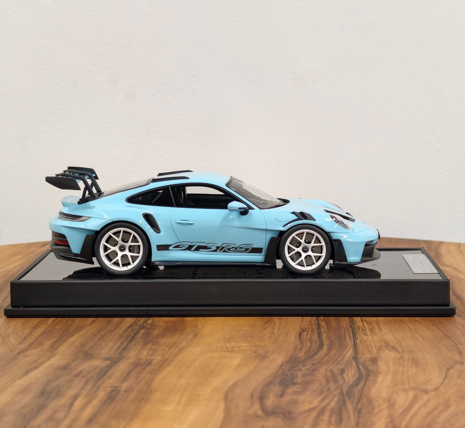 Porsche 911 (992.1) GT3 RS 1:18 Baby  Blue - Image 4