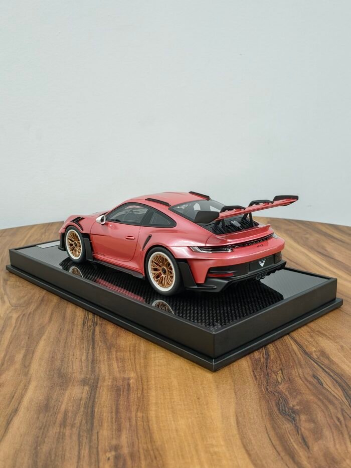 Porsche 911 Gt3 Rs 1:18 Pink - Image 2
