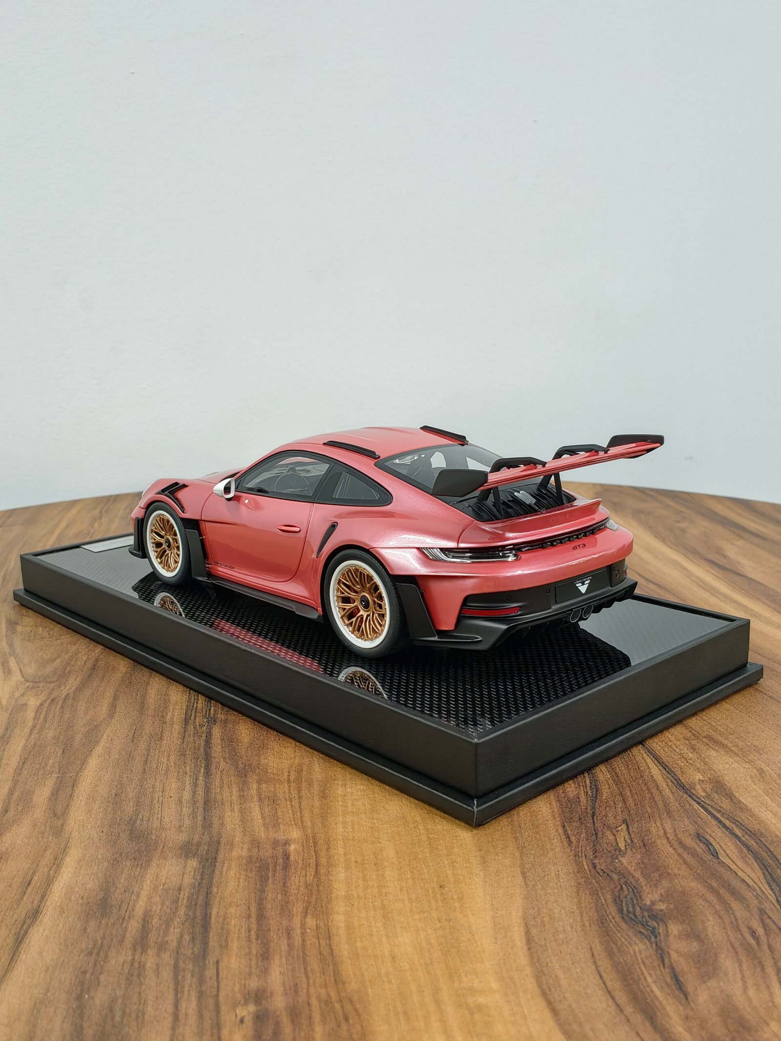 Porsche 911 Gt3 Rs 1:18 Pink - Image 2