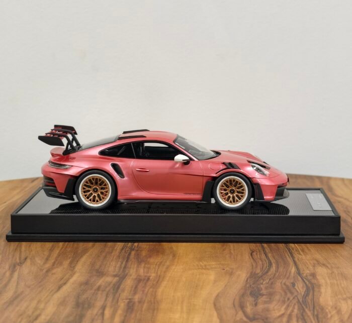 Porsche 911 Gt3 Rs 1:18 Pink - Image 4