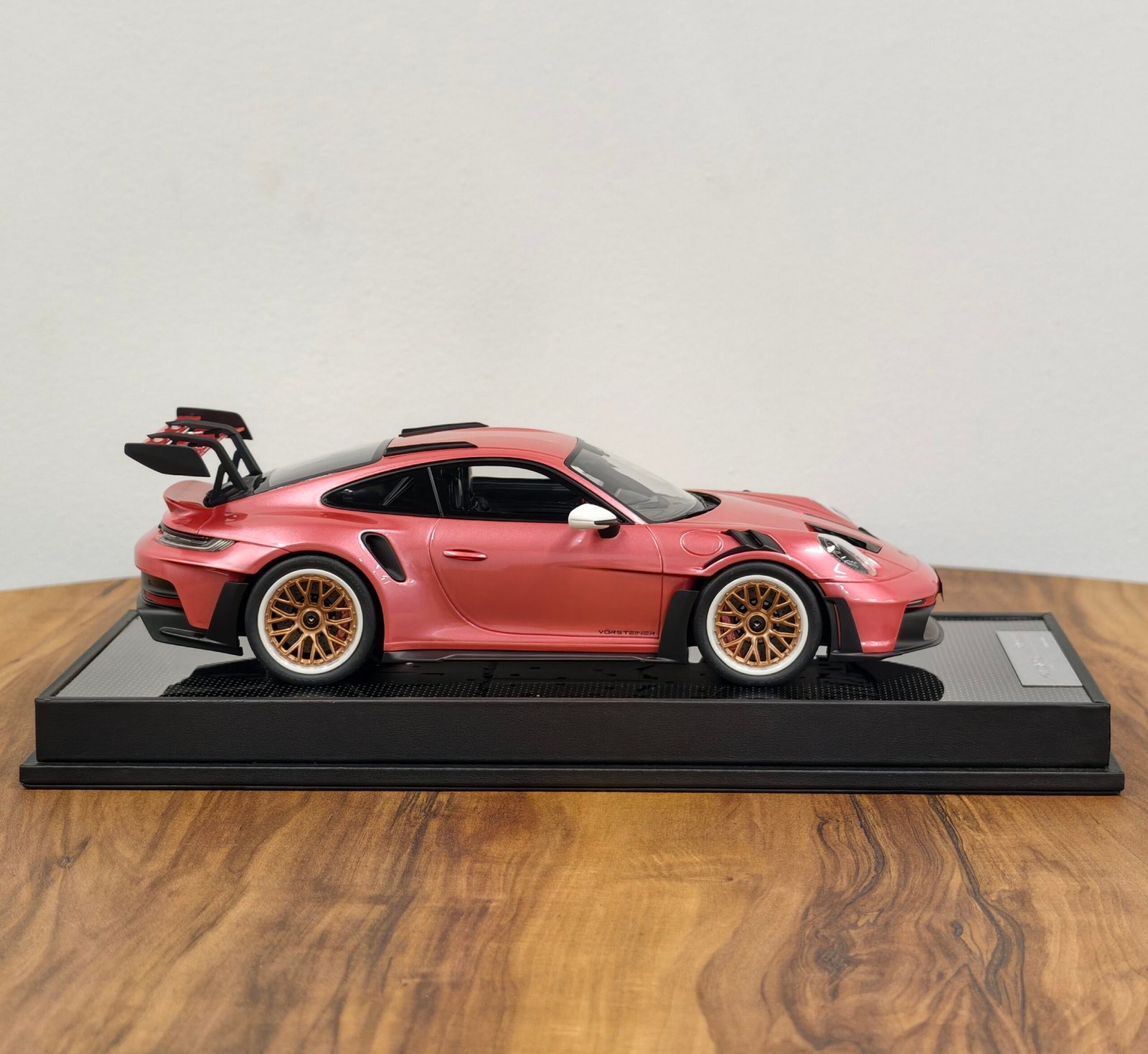 Porsche 911 Gt3 Rs 1:18 Pink - Image 4
