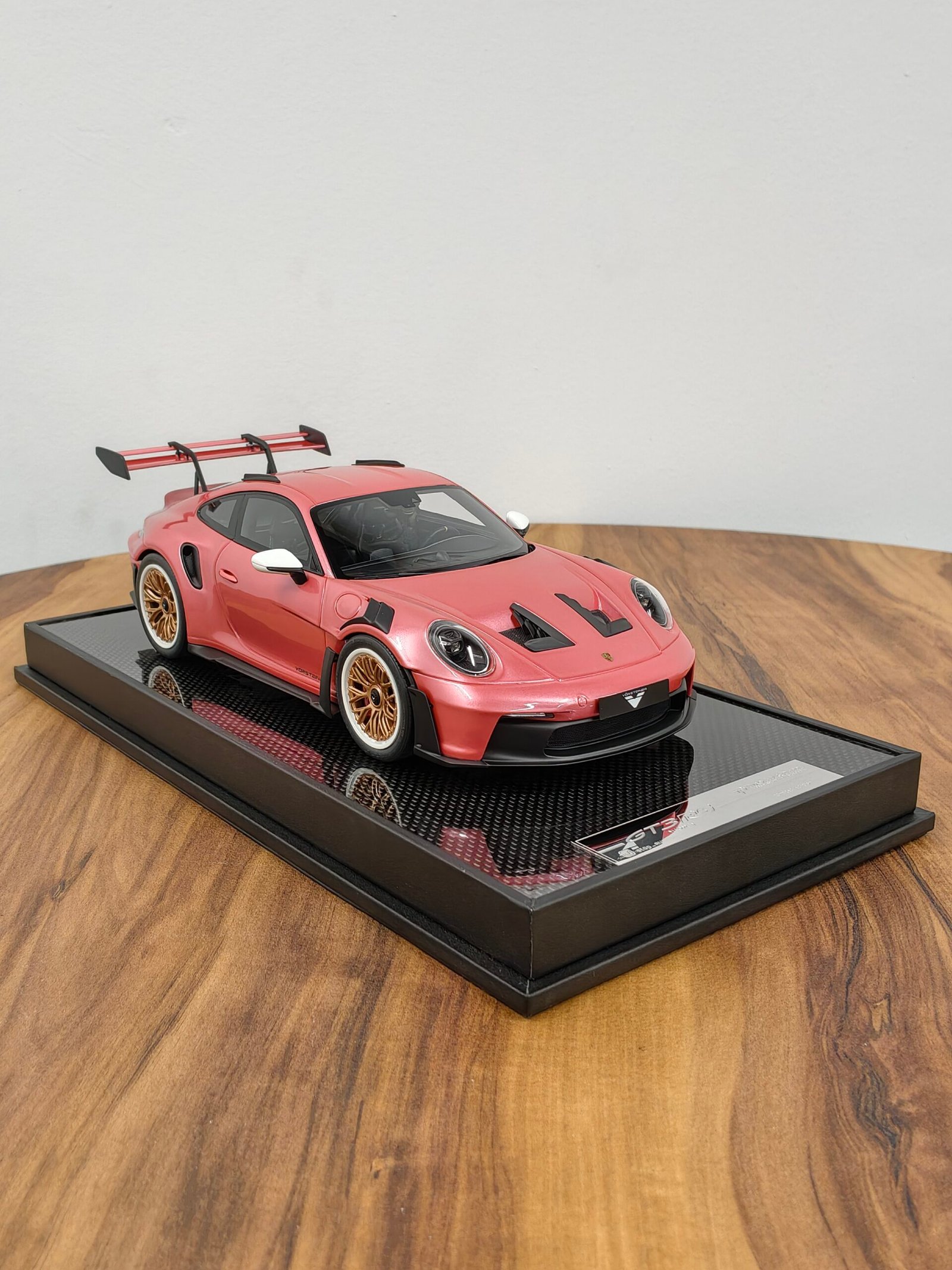 Porsche 911 Gt3 Rs 1:18 Pink - Image 3