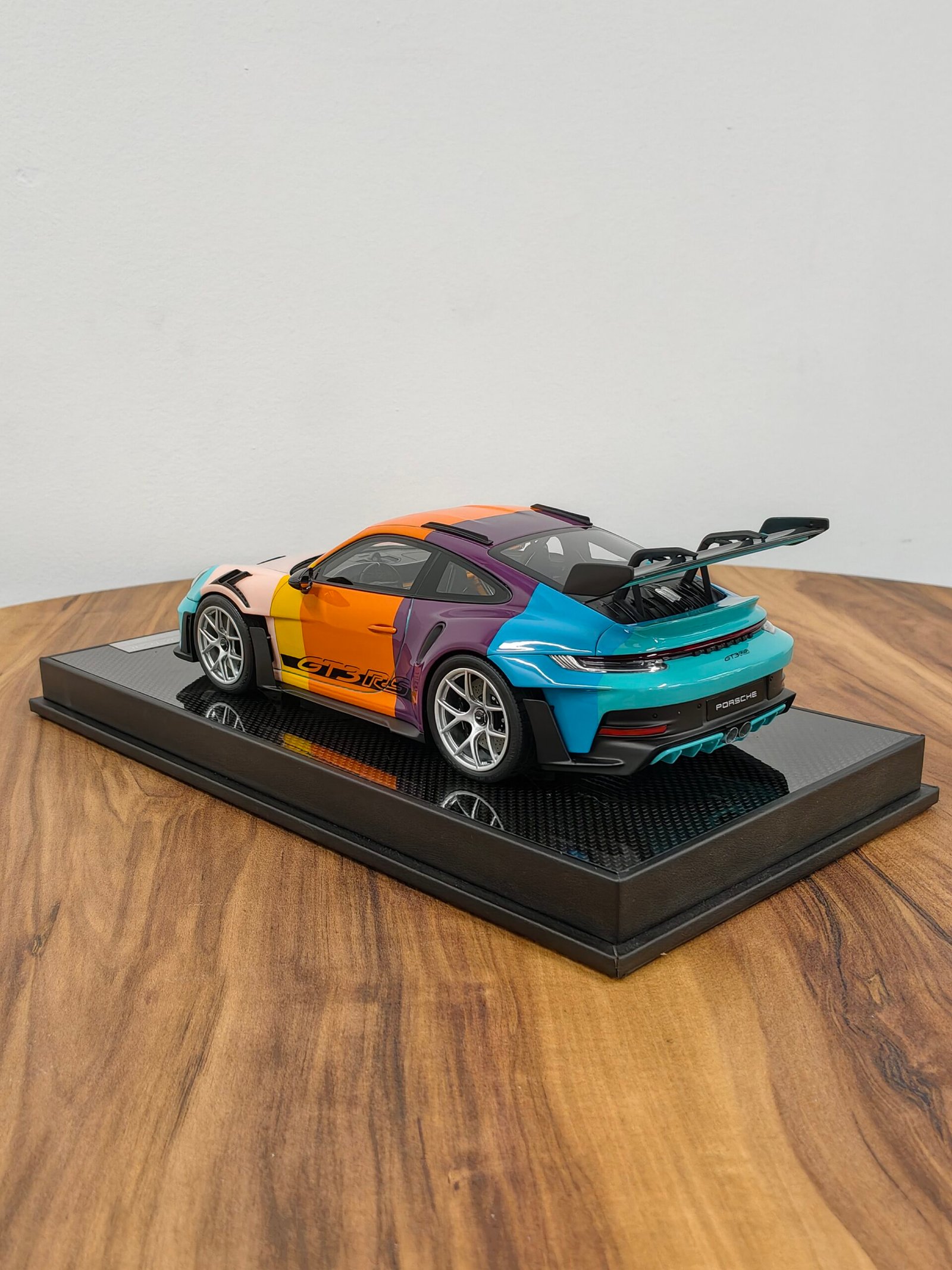 Porsche 911 GT3 Rs 1:18 Paul Smith - Image 2