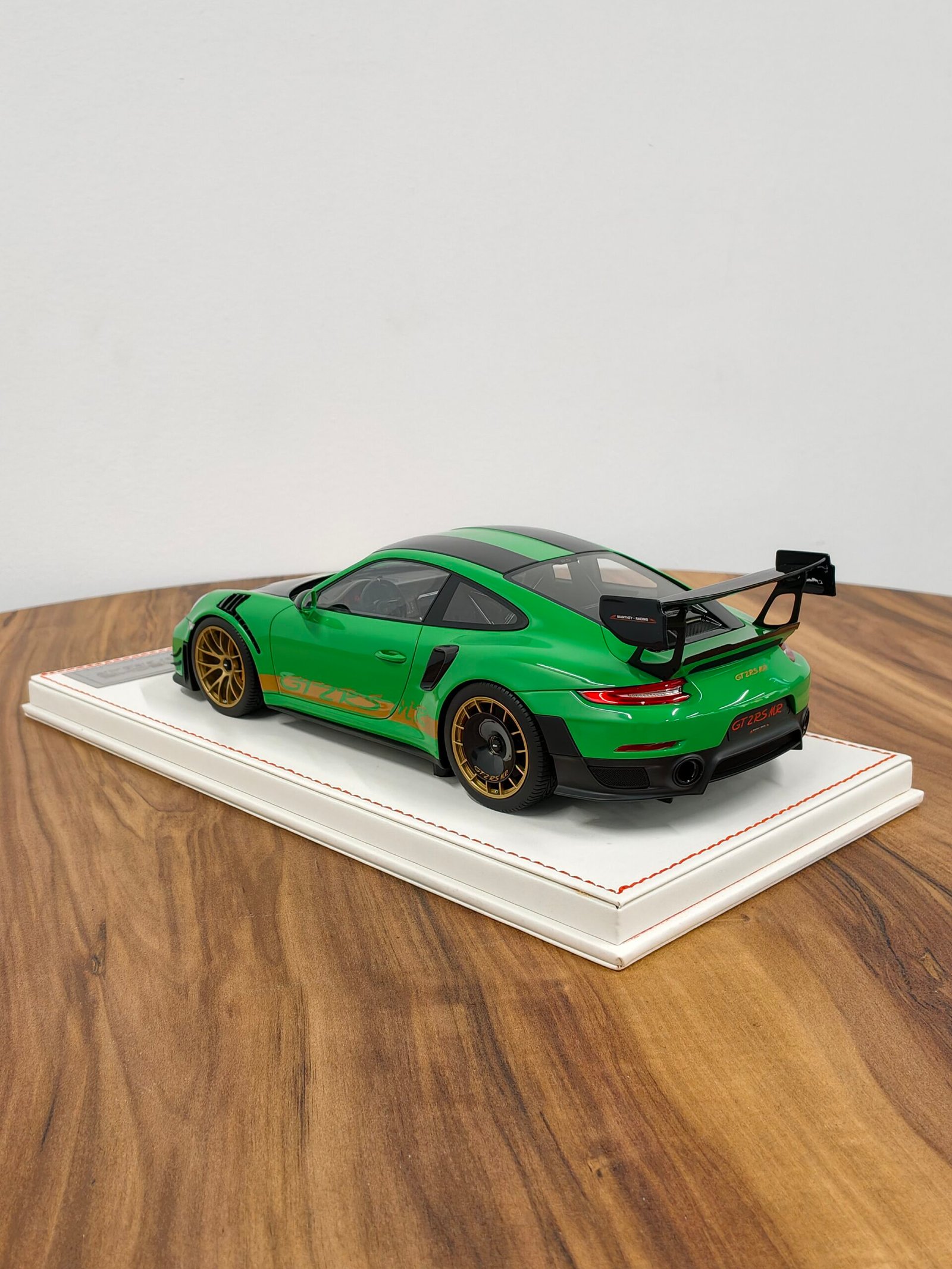 Porsche 911 GT2 RS MR 1:18 Green - Image 2