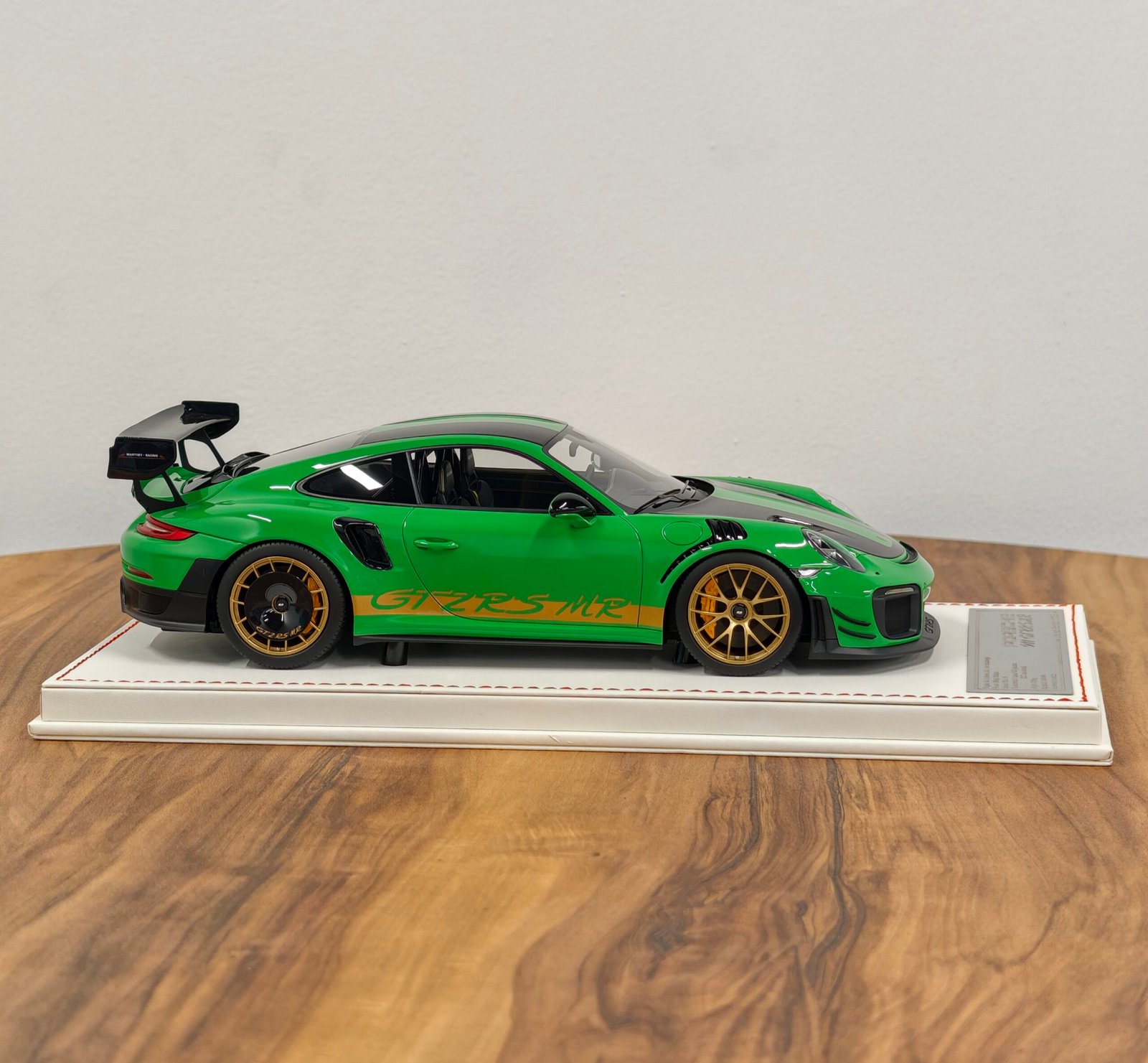 Porsche 911 GT2 RS MR 1:18 Green - Image 4