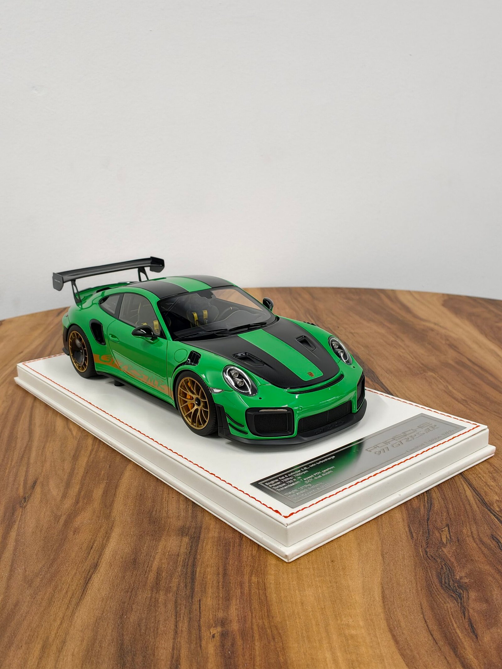 Porsche 911 GT2 RS MR 1:18 Green - Image 3