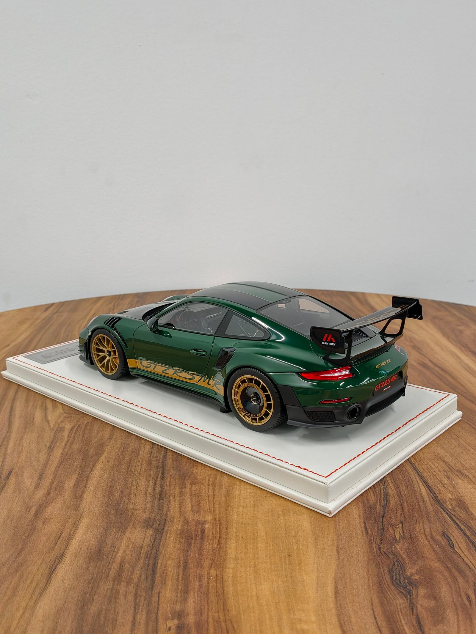 Porsche 911 GT2 RS MR 1:18 Green - Image 2