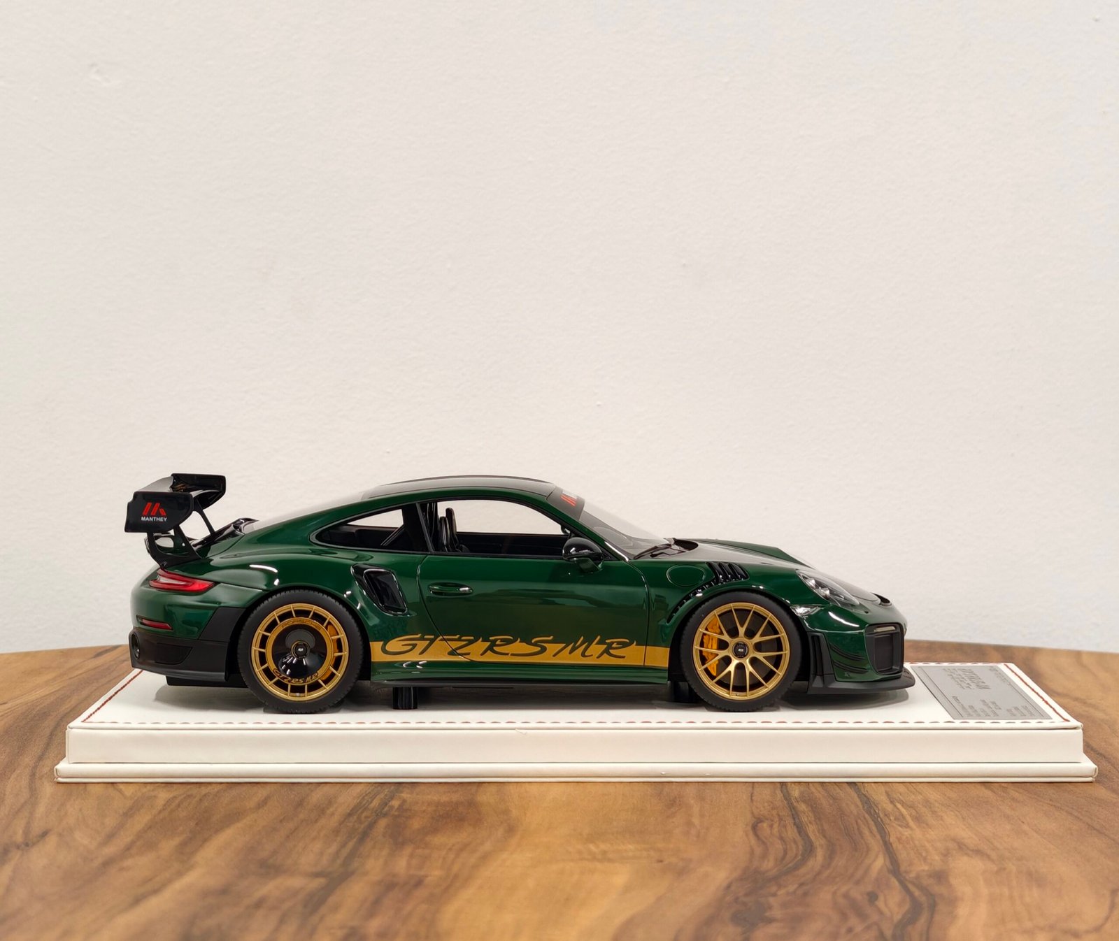 Porsche 911 GT2 RS MR 1:18 Green - Image 4