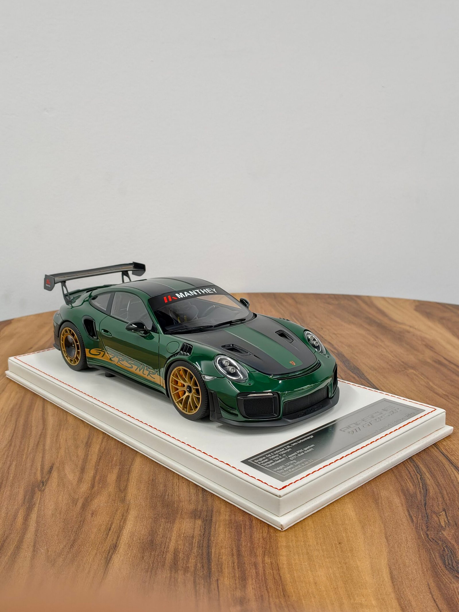Porsche 911 GT2 RS MR 1:18 Green - Image 3