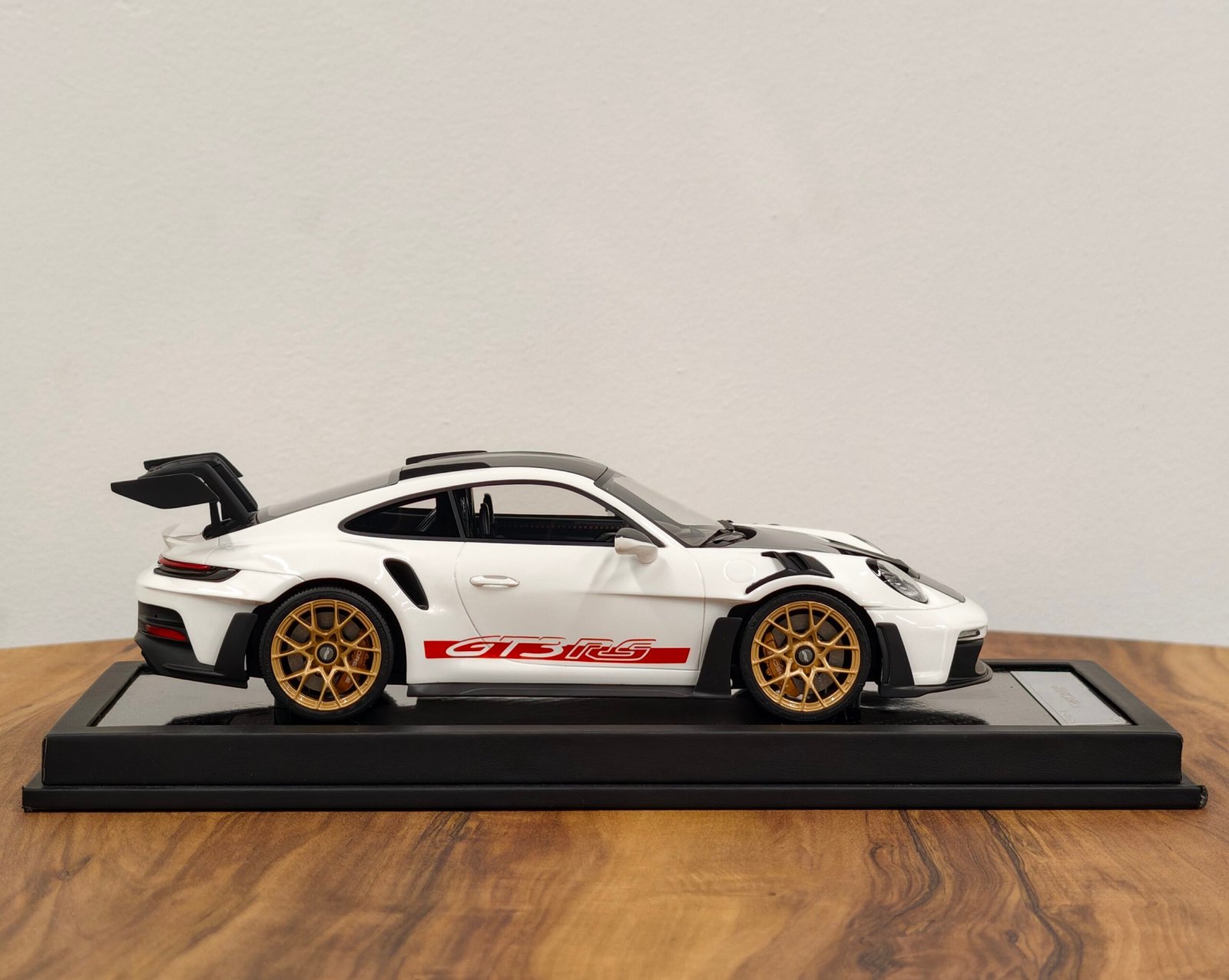 Porsche 911 GT3 RS White 1:18 - Image 4