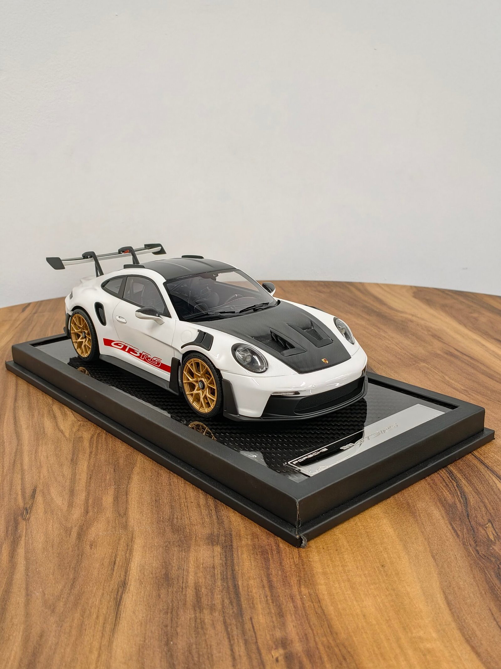 Porsche 911 GT3 RS White 1:18 - Image 3