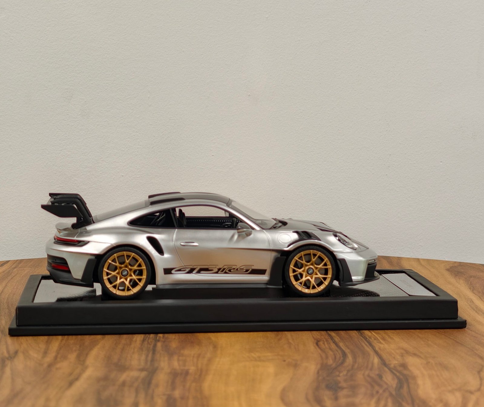 Porsche 911 GT3 RS Silver 1:18 - Image 4