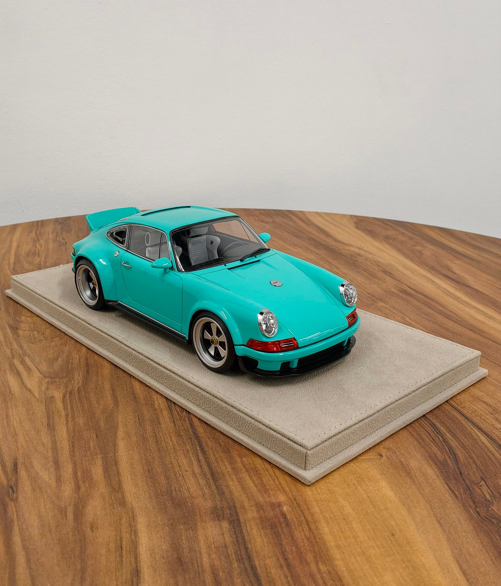 Porsche Singer DLS Poprace 1:18 Blue - Image 3