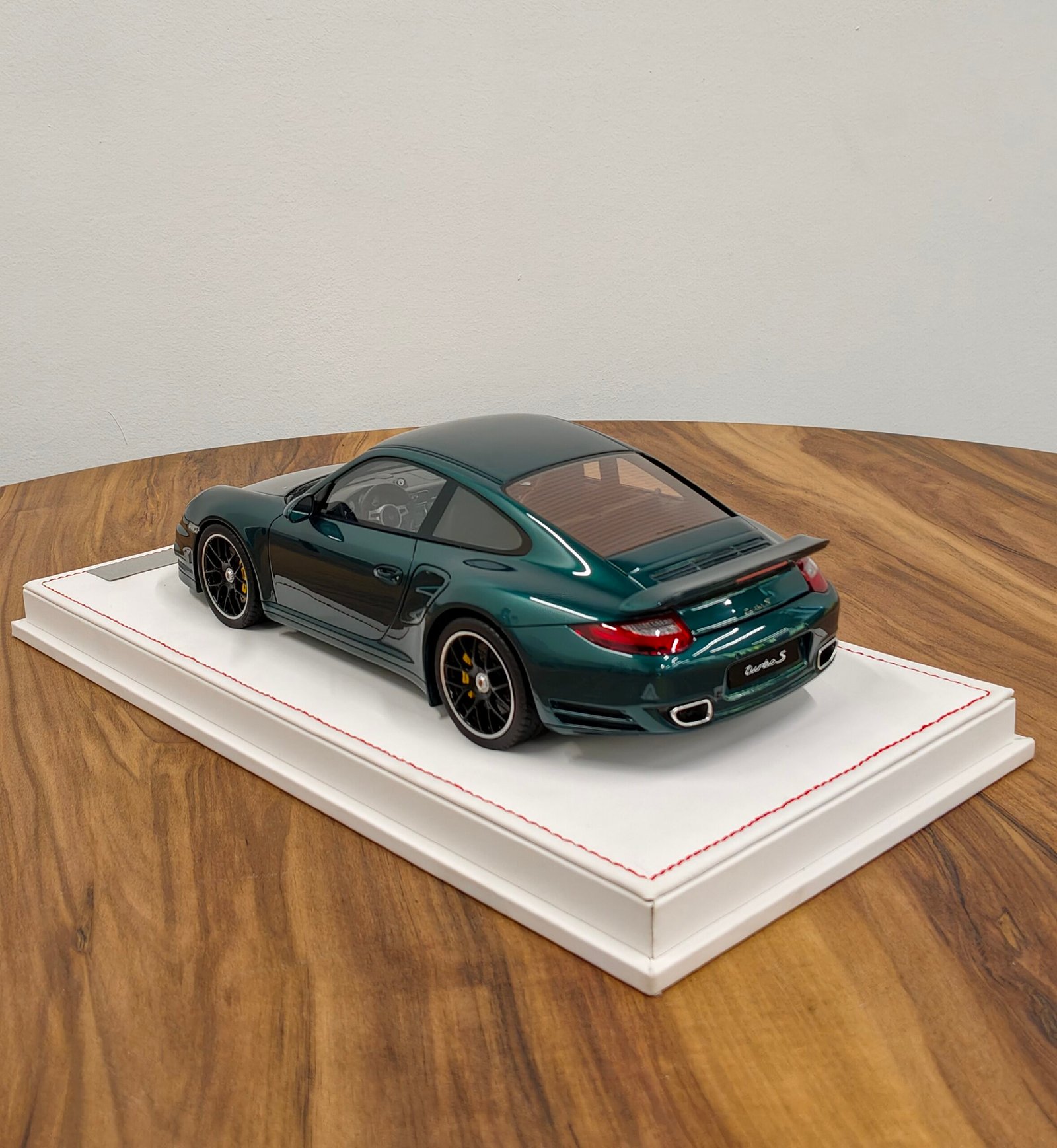 Porsche 911 Turbo S (997.2) - Image 2