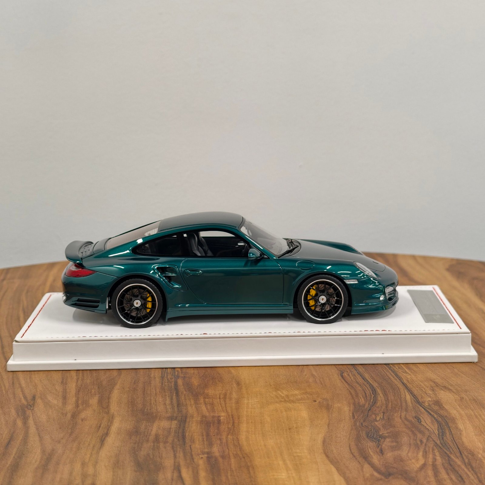 Porsche 911 Turbo S (997.2) - Image 4