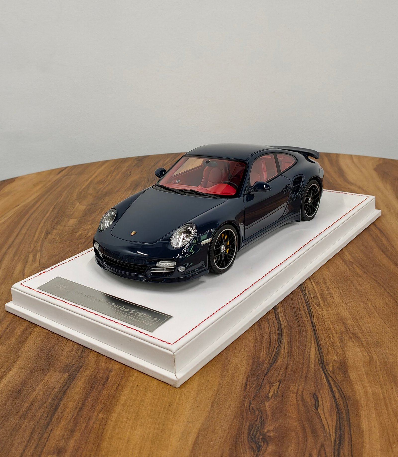 Porsche 911 Turbo S (997.2) Dark Blue 1:18