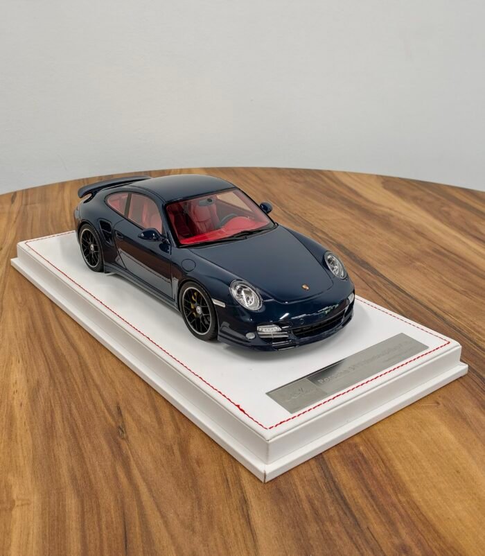 Porsche 911 Turbo S (997.2) Dark Blue 1:18 - Image 3