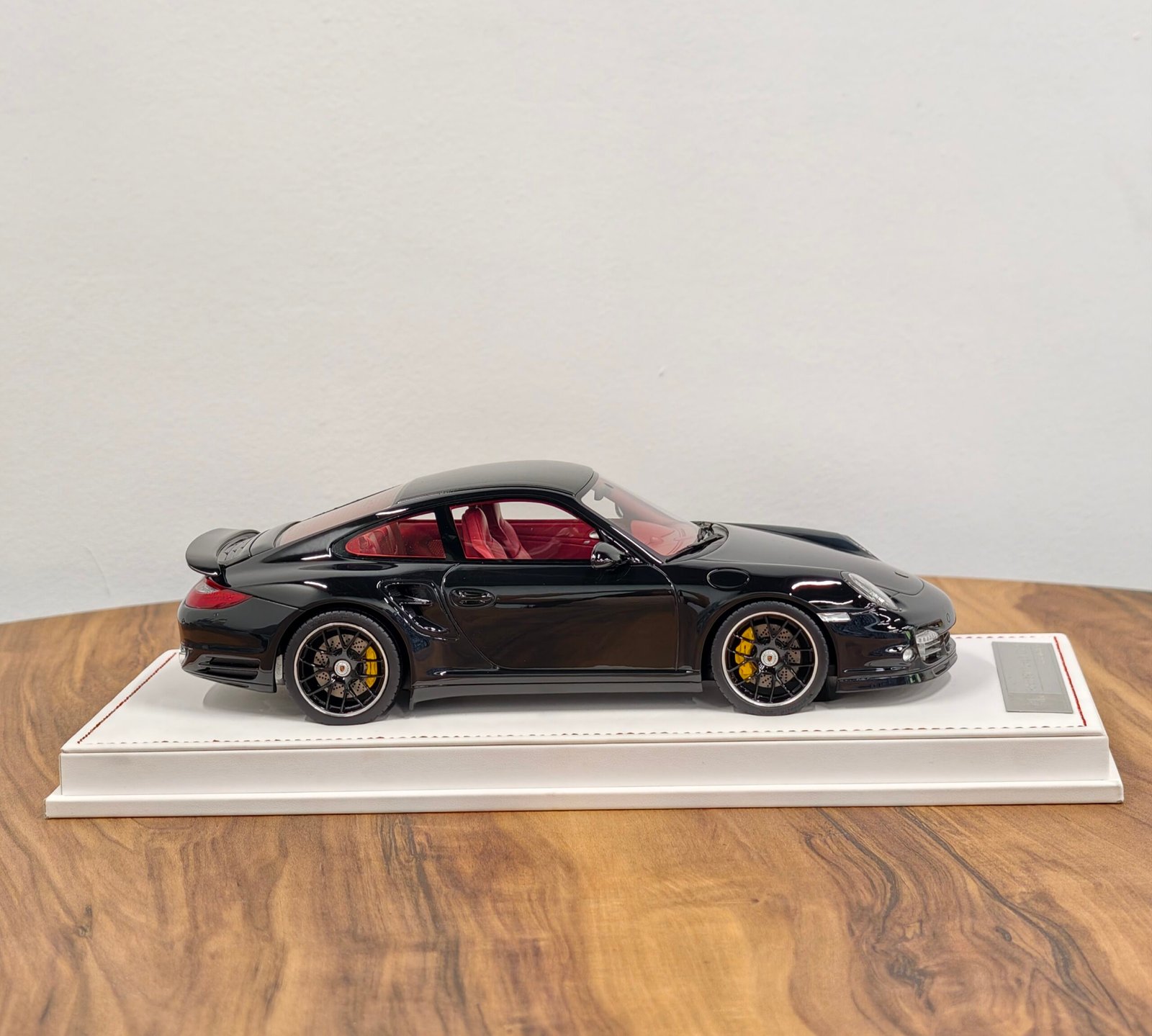 Porsche 911 Turbo S (997.2) Black 1:18 - Image 4