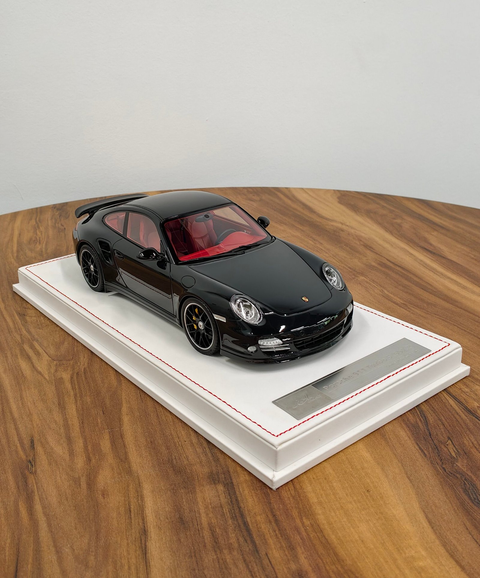 Porsche 911 Turbo S (997.2) Black 1:18 - Image 3