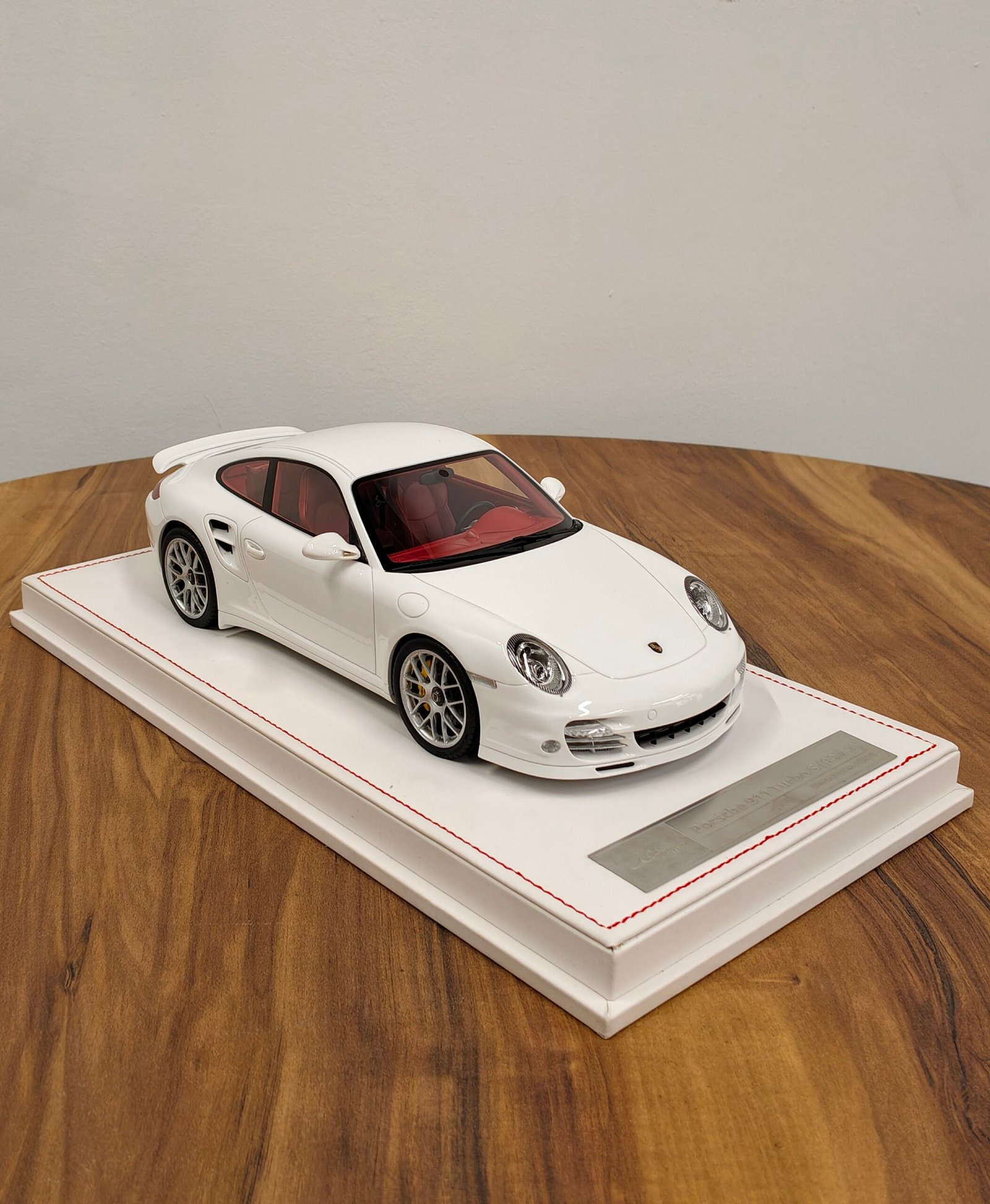Porsche 911 Turbo S (997.2) White 1:18 - Image 3