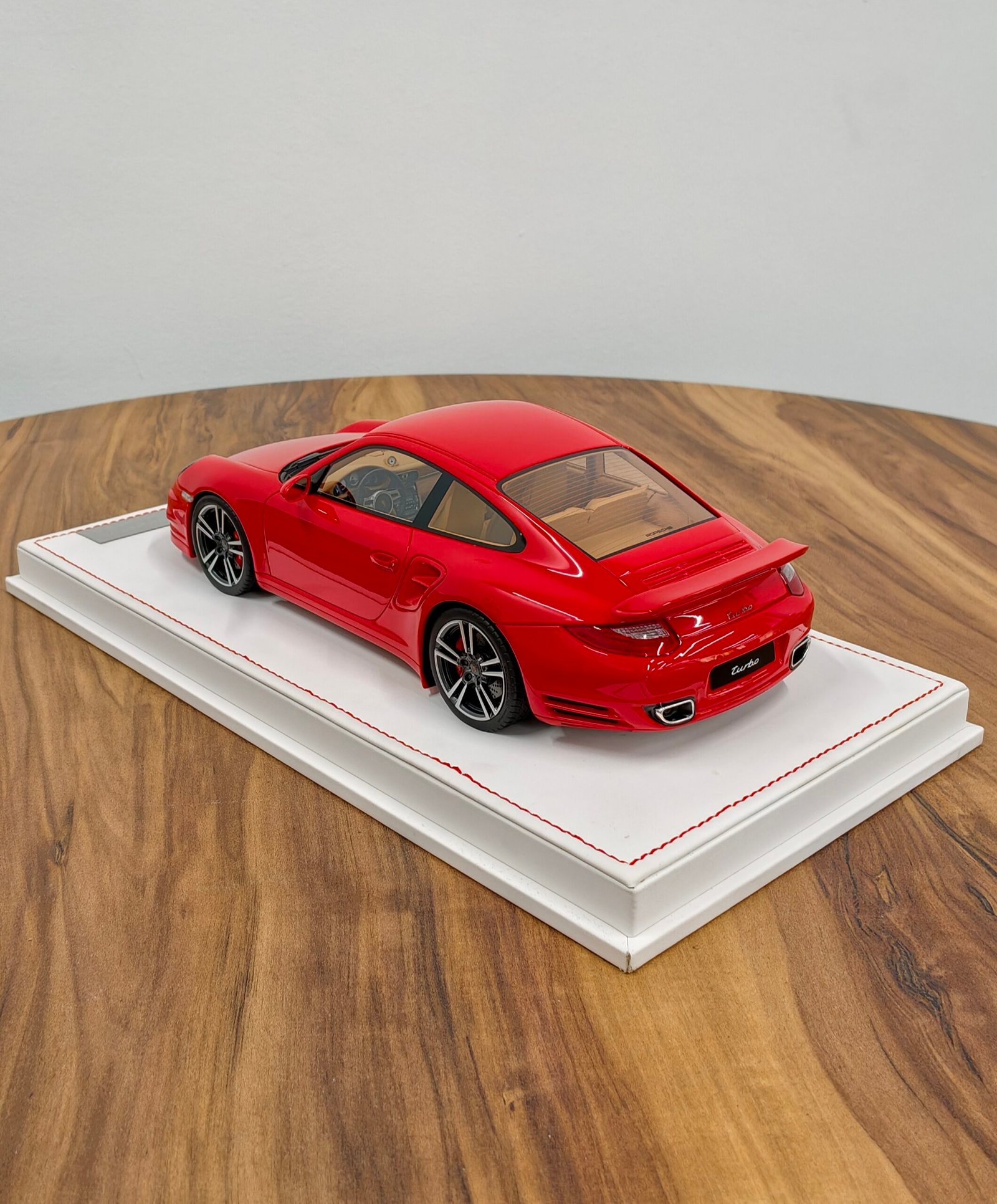 Porsche 911 Turbo (997.2) 1:18 Red - Image 2