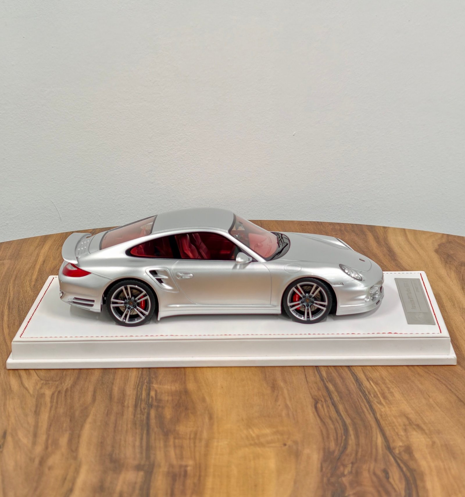 Porsche 911 Turbo (997.2) 1:18 Silver - Image 4