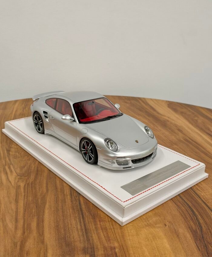 Porsche 911 Turbo (997.2) 1:18 Silver - Image 3