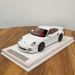 Porsche 911 Turbo (997.2) 1:18 White