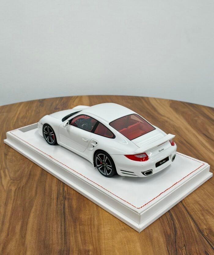 Porsche 911 Turbo (997.2) 1:18 White - Image 2