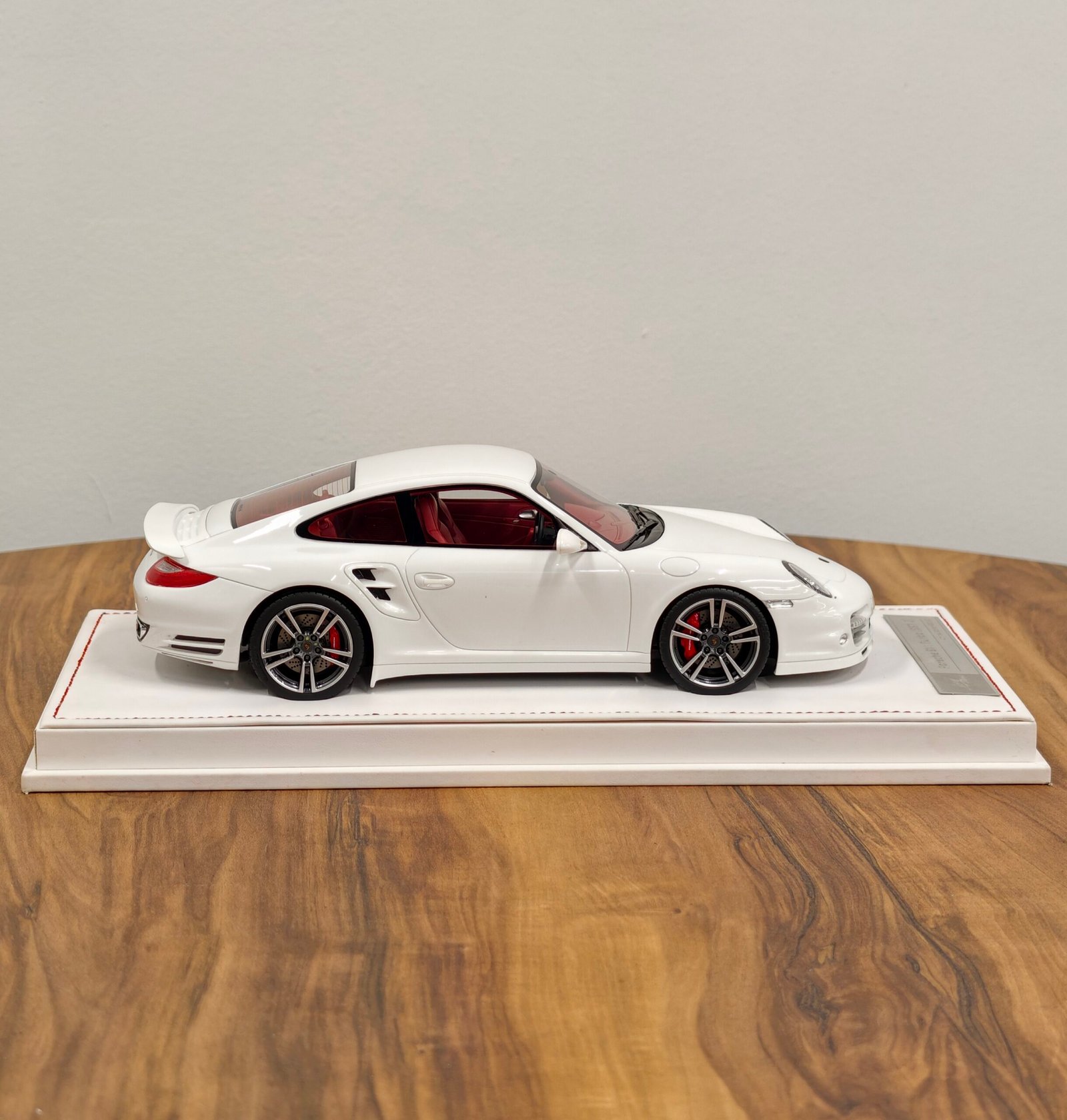 Porsche 911 Turbo (997.2) 1:18 White - Image 4