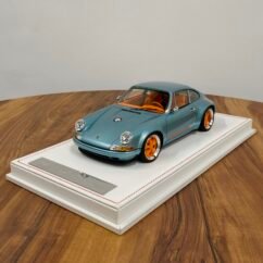 Porsche Singer 1:18 Blue Light