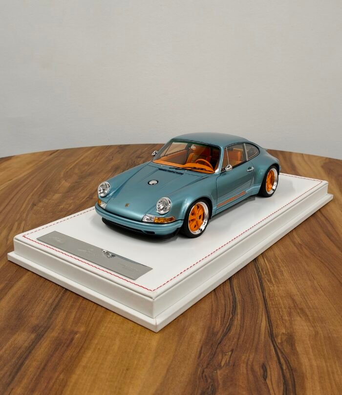 Porsche Singer 1:18 Blue Light