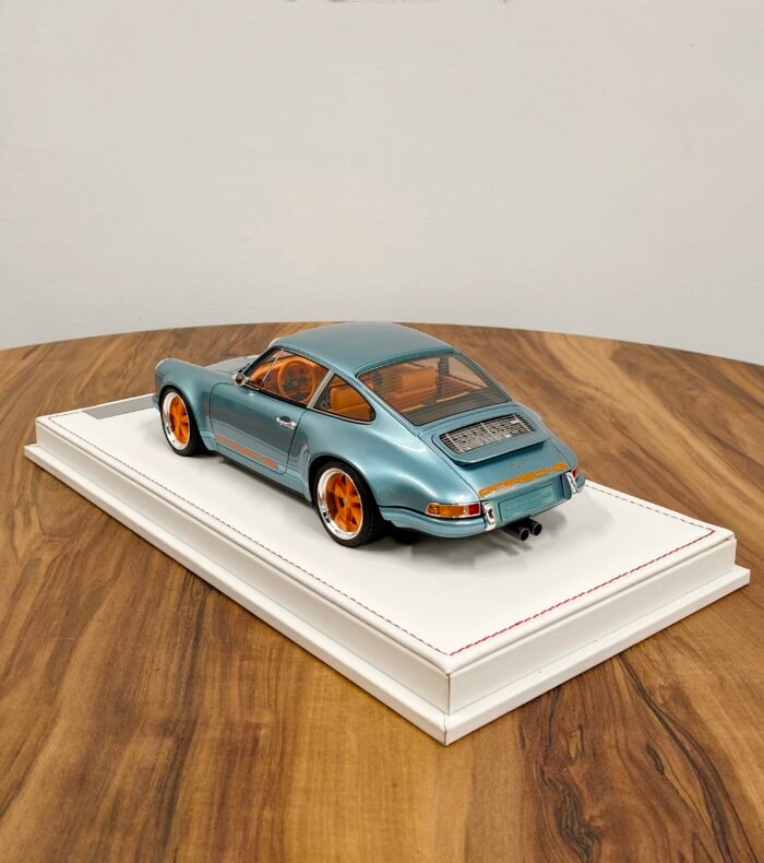 Porsche Singer 1:18 Blue Light - Image 2