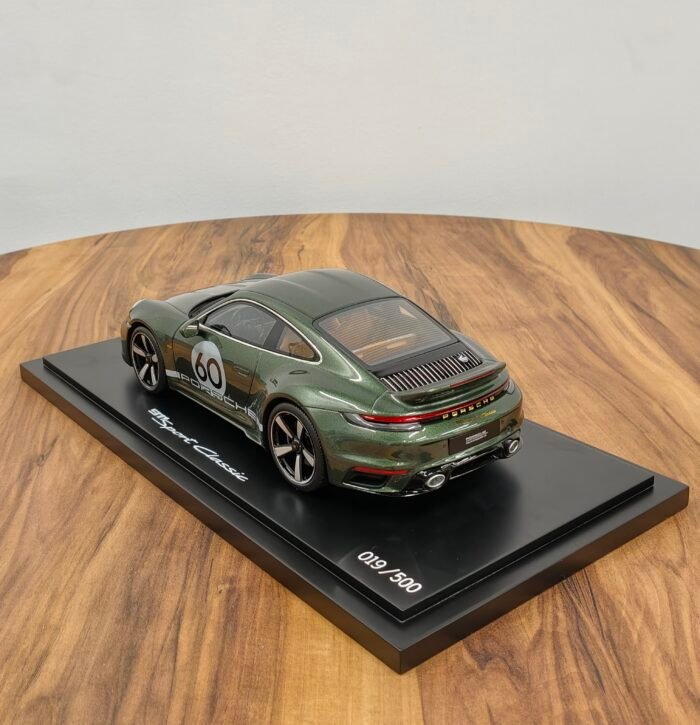 Porsche 911 Sport Classic 1:18 Green - Image 2