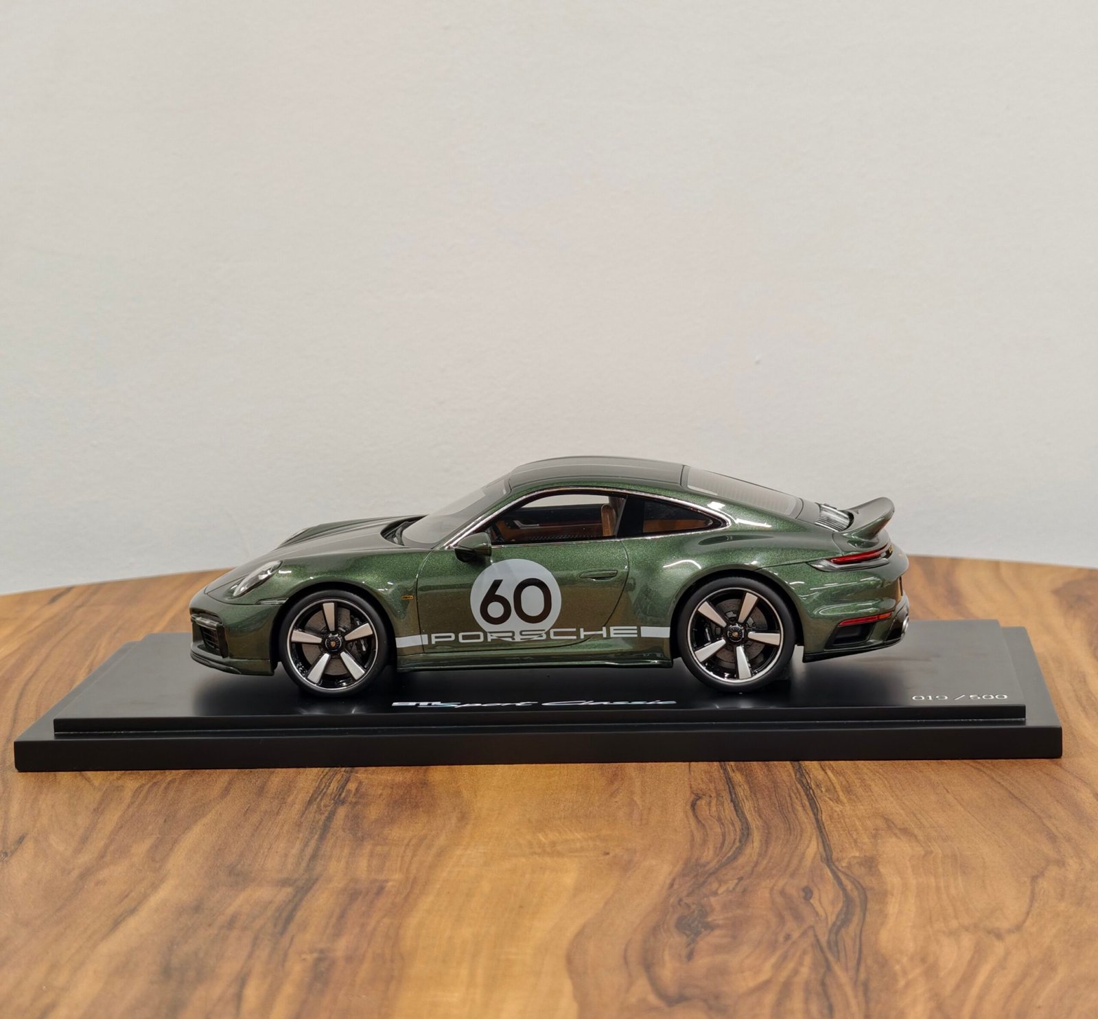 Porsche 911 Sport Classic 1:18 Green - Image 3
