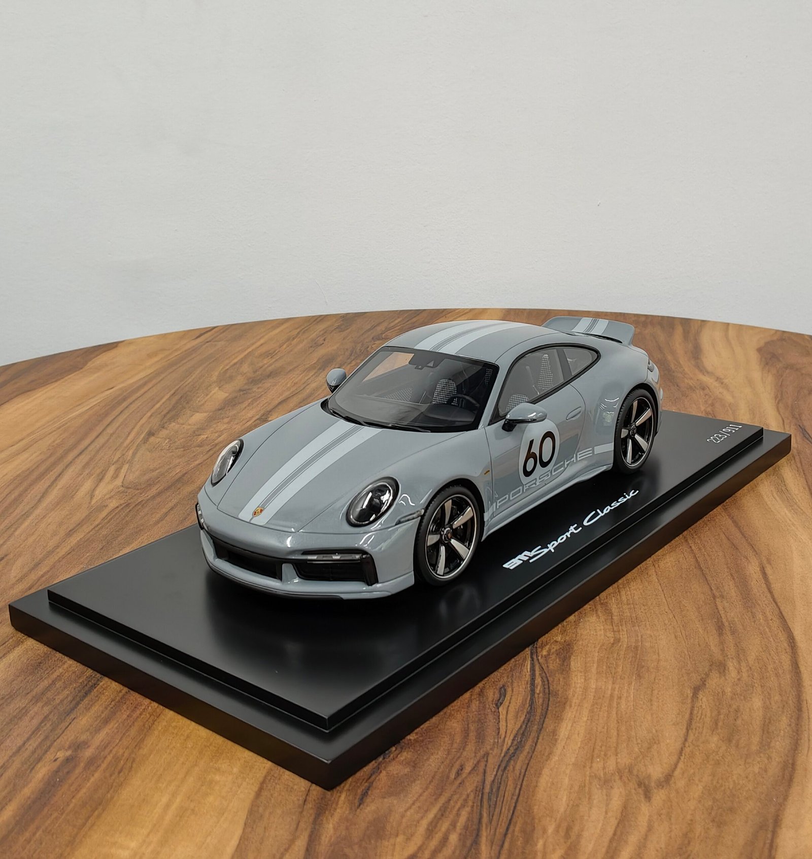 Porsche 911 Sport Classic 1:18 Grey