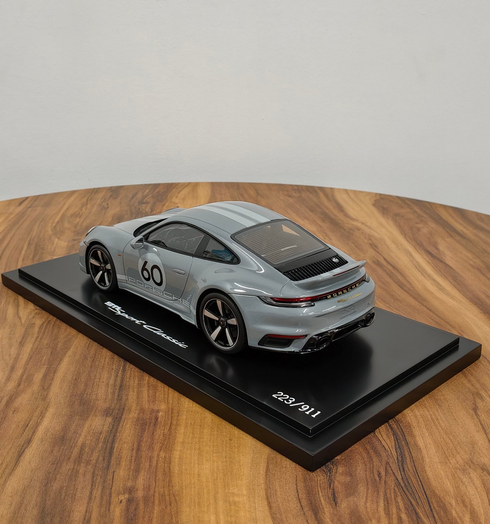 Porsche 911 Sport Classic 1:18 Grey - Image 2
