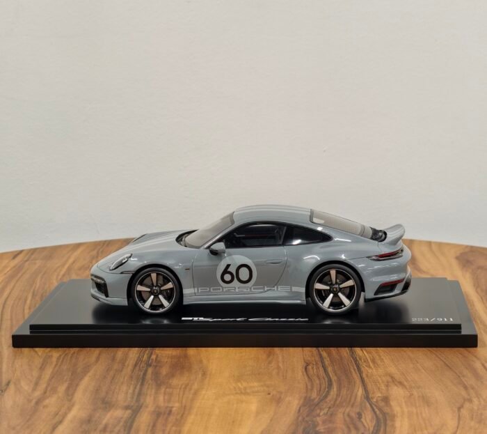 Porsche 911 Sport Classic 1:18 Grey - Image 4