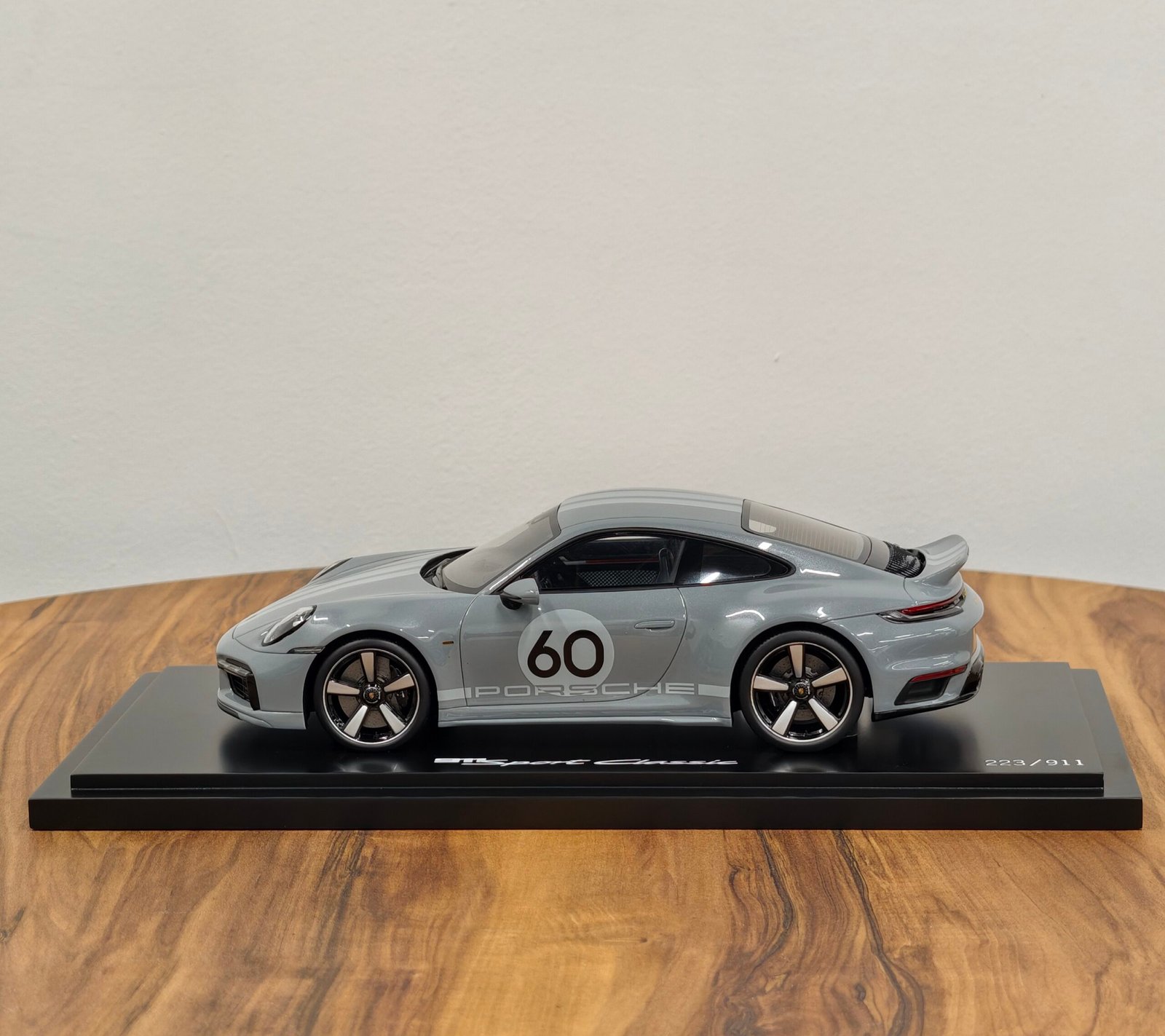 Porsche 911 Sport Classic 1:18 Grey - Image 4