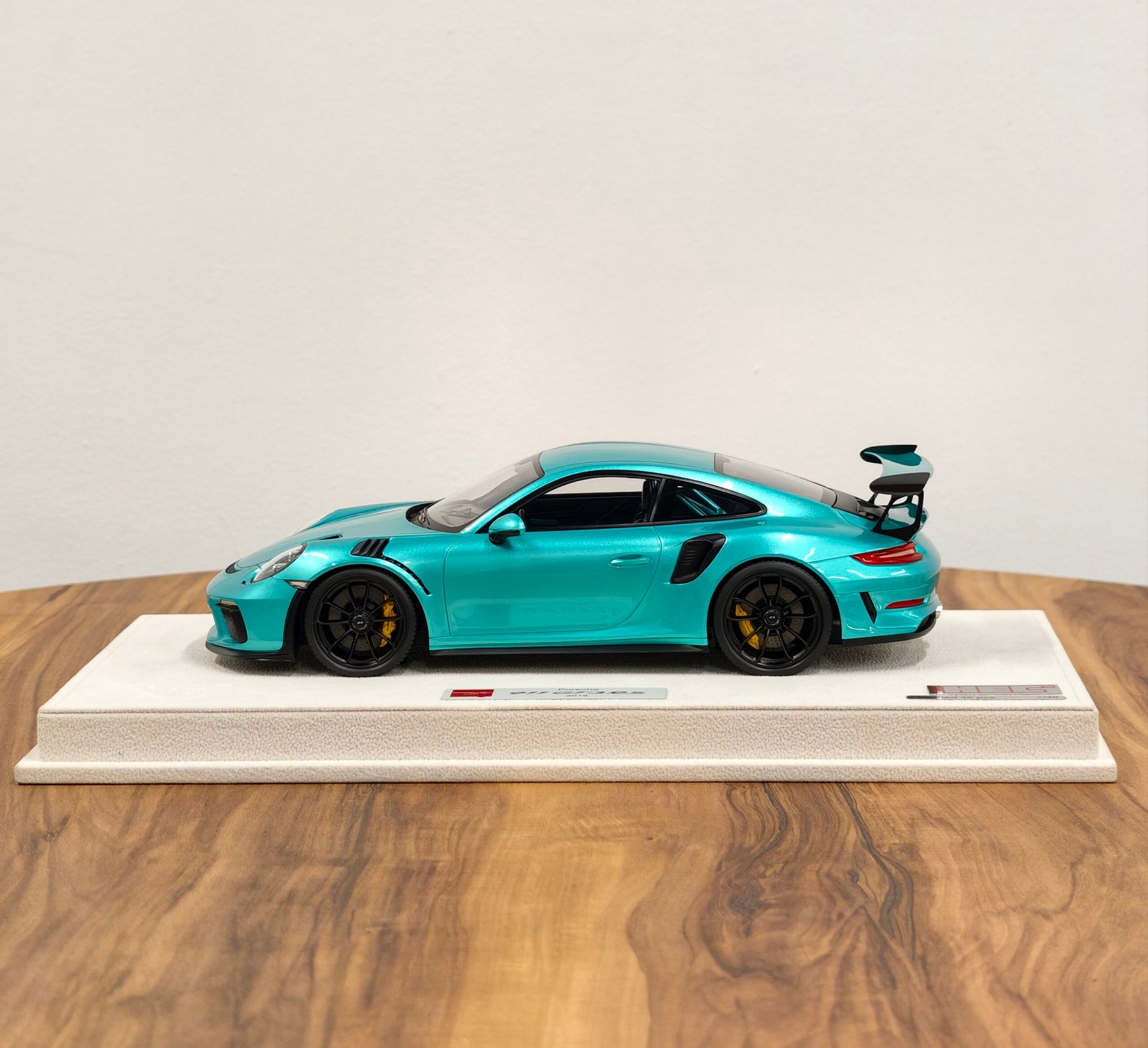 Porsche 911 GT3 RS 2018 Green 1:18 - Image 3