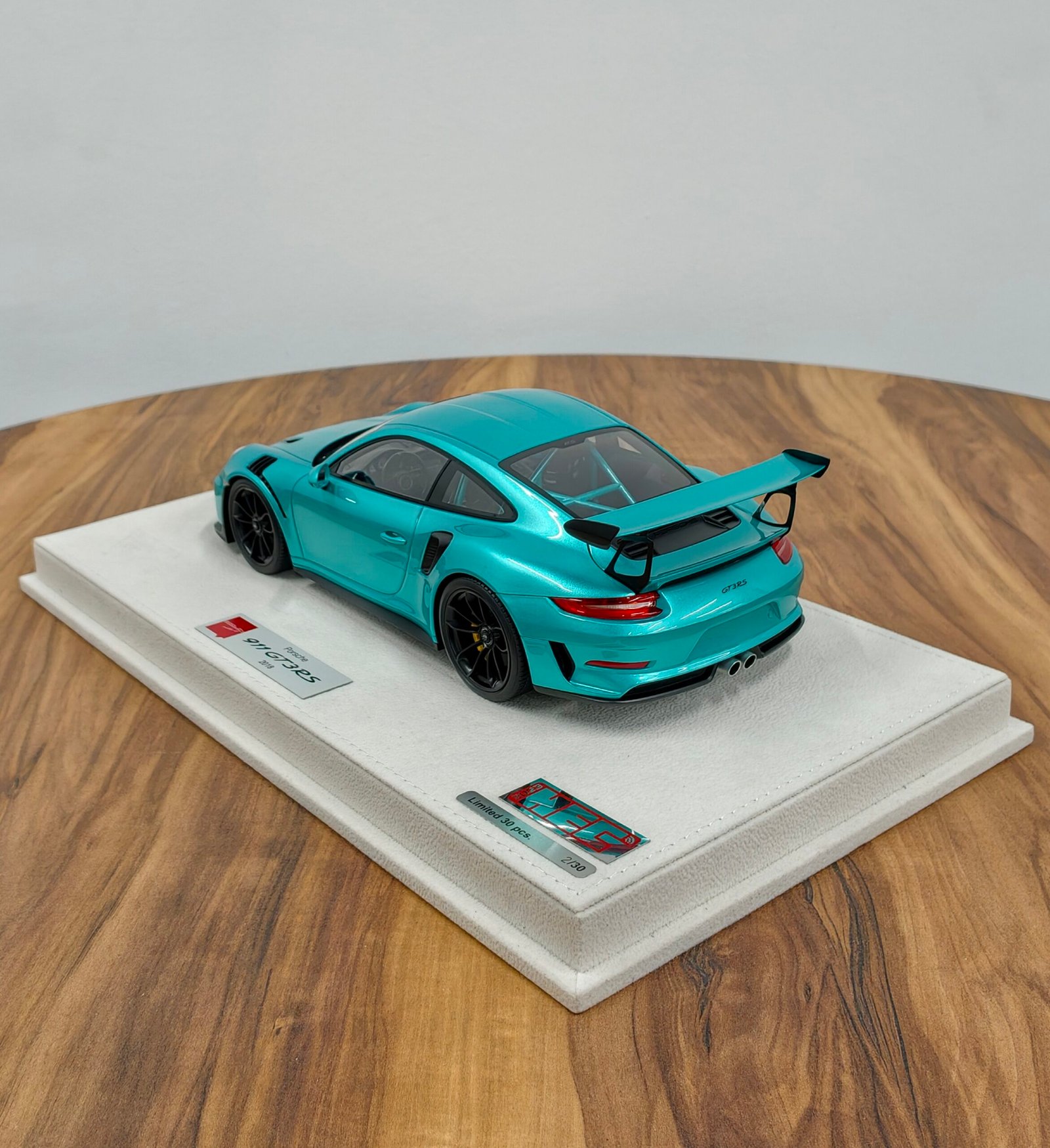 Porsche 911 GT3 RS 2018 Green 1:18 - Image 4