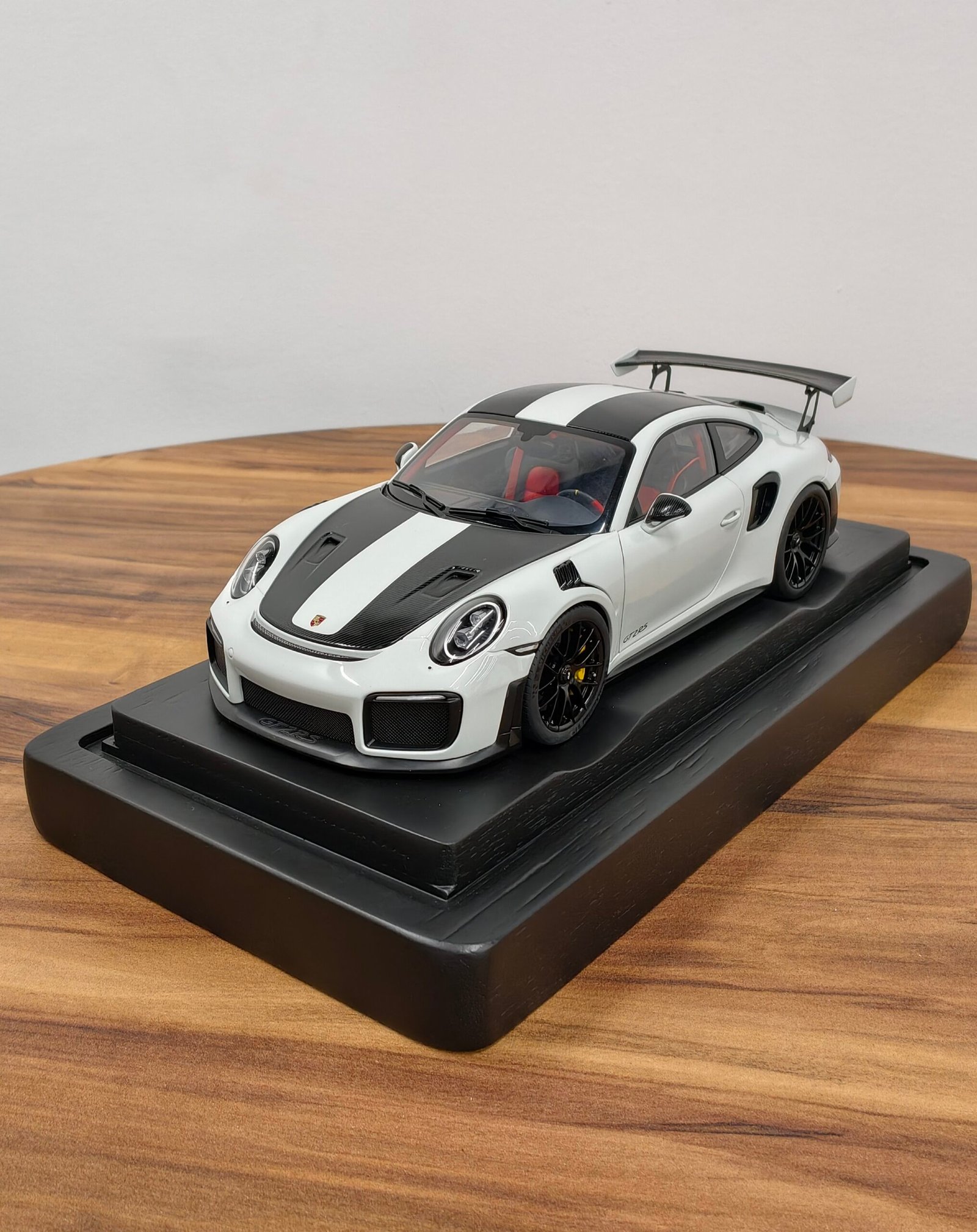 Porsche 911 GT2 RS (991.2) Weissach package 1:18 White