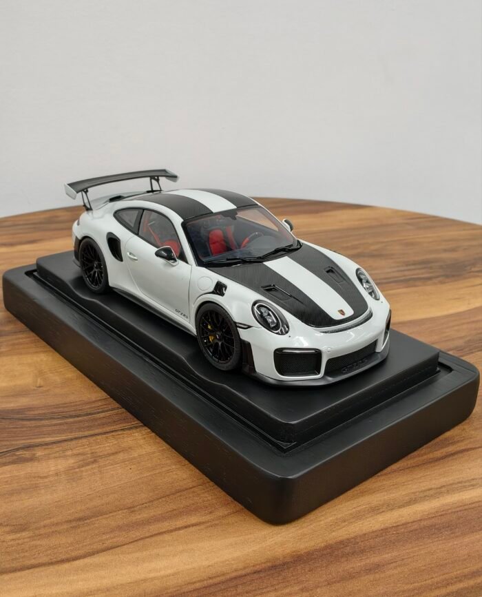 Porsche 911 GT2 RS (991.2) Weissach package 1:18 White - Image 2