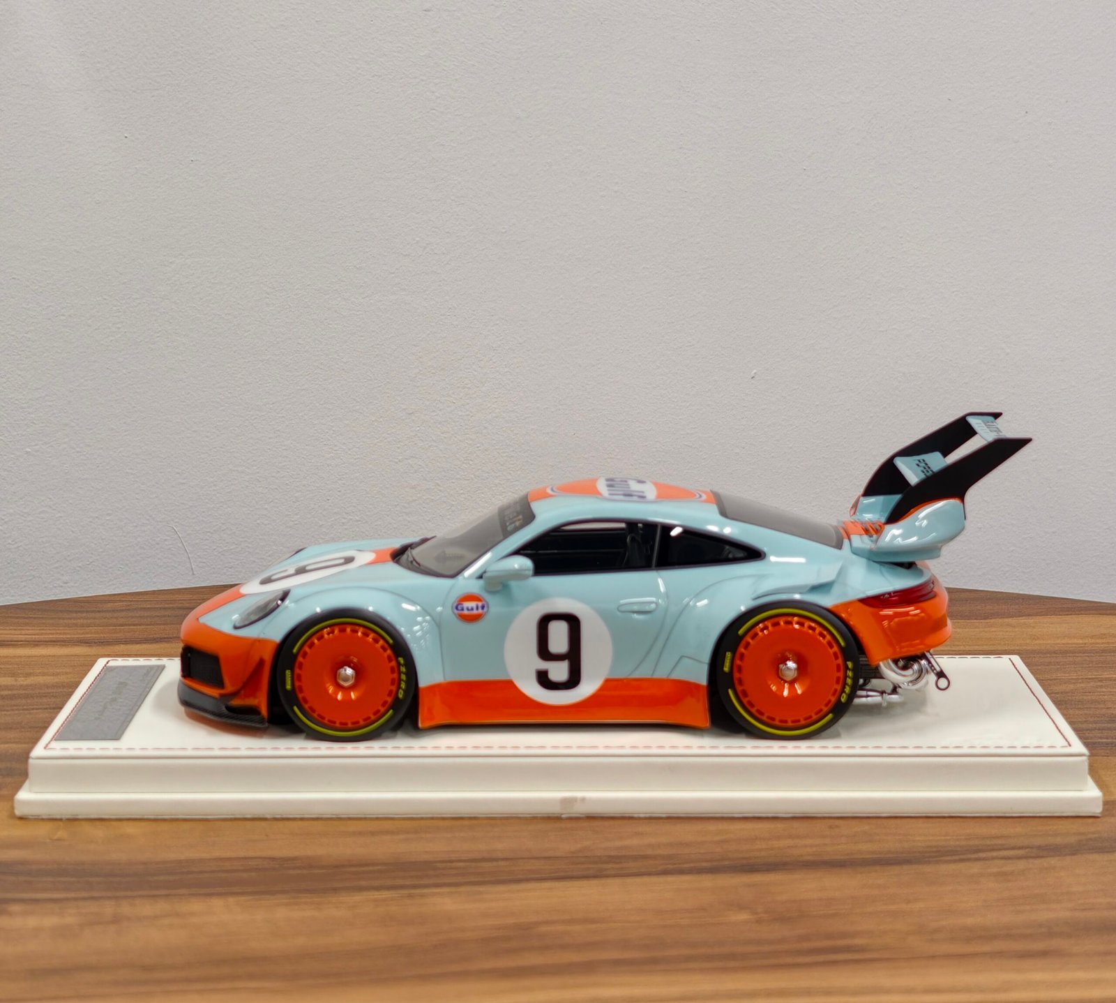 Porsche 991 RWB Carrera S 1:18 - Image 4